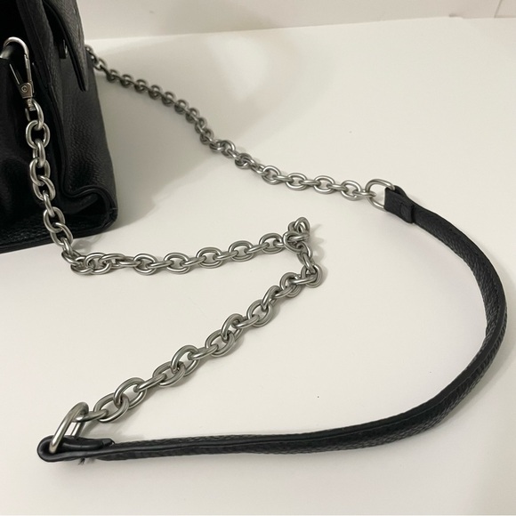 French Connection Gracie Pebble Cut Out Handle Vegan Crossbody Bag - Picture 5 of 16